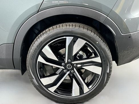 New 2026 Volvo XC40 B4 Plus w/ Protection Package Premier FWD image 31