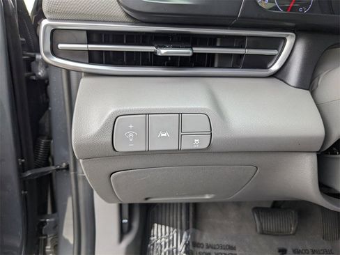 Used 2023 Hyundai Elantra SEL image 28