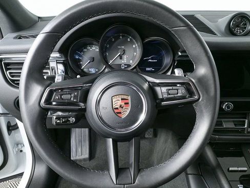 Certified 2025 Porsche Macan image 10