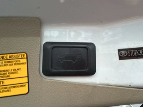 Used 2013 Toyota Highlander SE FWD image 39