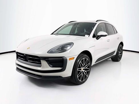 Certified 2026 Porsche Macan AWD/4WD image 1