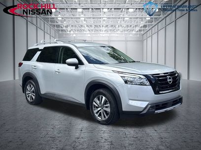 Used 2025 Nissan Pathfinder SL w/ Black Appearance Package