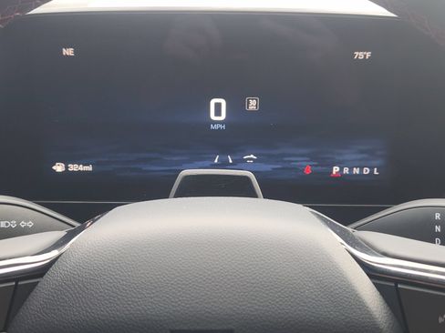 Used 2025 Chevrolet Traverse RS FWD image 19