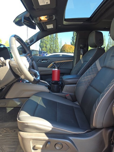 Used 2024 GMC Canyon Denali AWD/4WD image 3