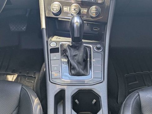 Used 2020 Volkswagen Jetta SEL Premium FWD image 18