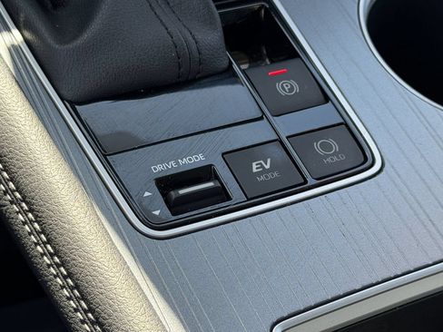 Certified 2025 Toyota Sienna LE FWD image 28