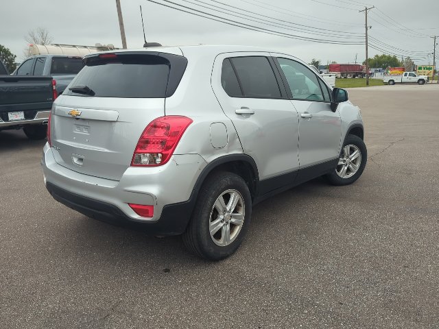 Used 2022 Chevrolet Trax LS w/ Tint and Cruise Package AWD/4WD image 26