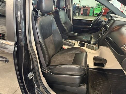 Certified 2020 Dodge Grand Caravan SXT FWD image 8