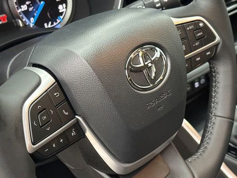 Used 2026 Toyota Highlander XLE image 22
