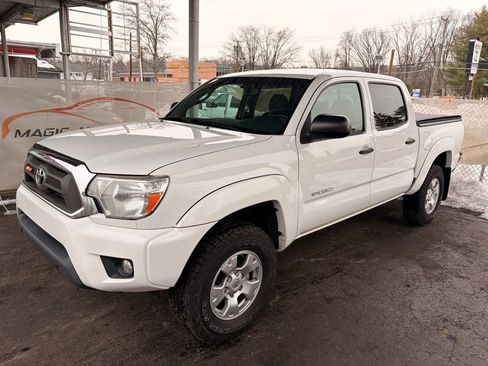 Used 2013 Toyota Tacoma 4x4 Double Cab w/ SR5 Pkg image 8