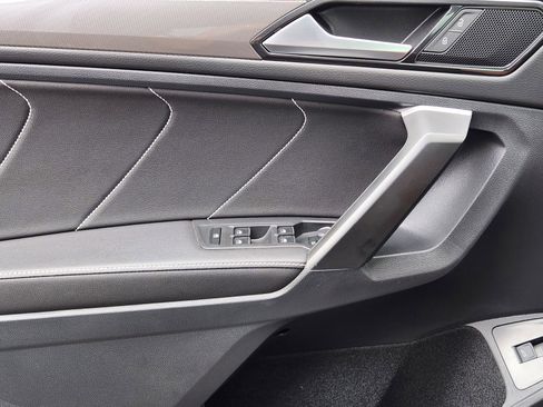 Used 2024 Volkswagen Tiguan SE R-Line image 21