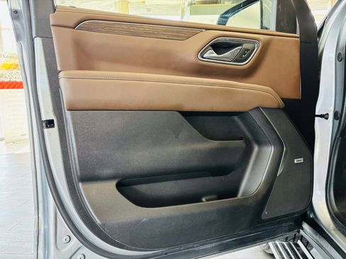 Used 2024 Chevrolet Suburban High Country AWD/4WD image 30