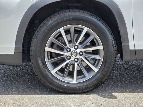 Used 2019 Toyota Highlander XLE FWD image 33