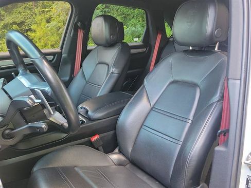 Used 2022 Porsche Cayenne Platinum Edition w/ Premium Package Plus AWD/4WD image 21