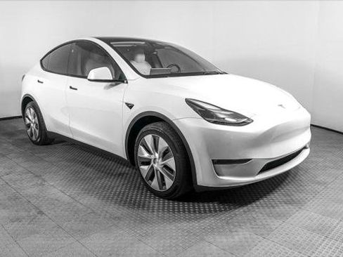 Used 2023 Tesla Model Y Long Range AWD/4WD image 9
