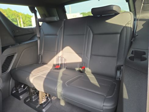 Used 2025 GMC Yukon Denali AWD/4WD image 8