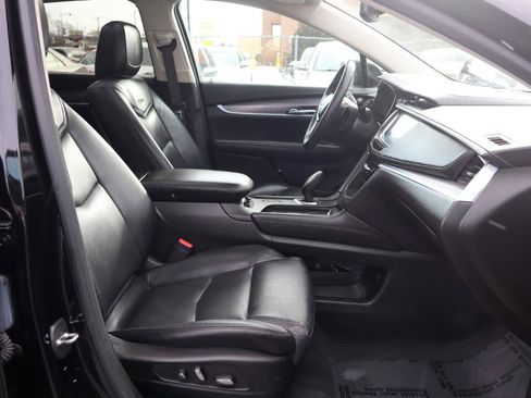 Used 2017 Cadillac XT5 Luxury w/ Driver Awareness Package FWD image 9