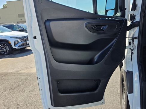 Used 2020 Mercedes-Benz Sprinter 2500 image 27