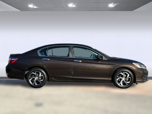 Used 2017 Honda Accord LX image 7