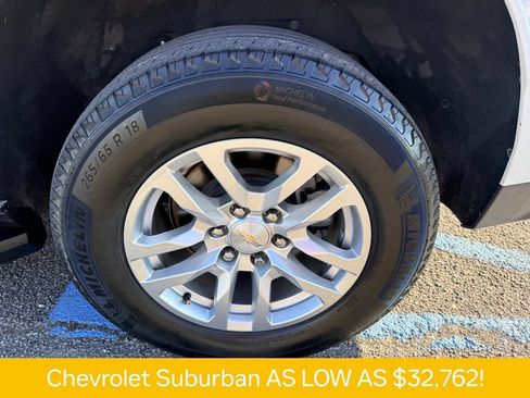 Used 2022 Chevrolet Suburban LT RWD image 32
