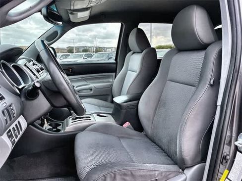 Used 2012 Toyota Tacoma PreRunner image 17
