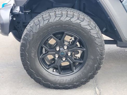 Used 2024 Jeep Wrangler Unlimited image 10