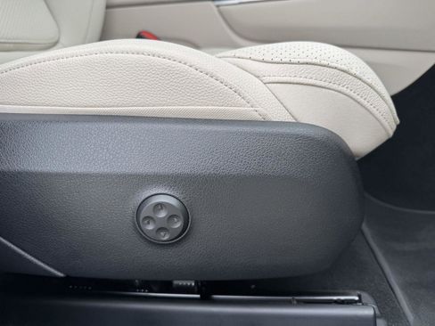 Certified 2025 Mercedes-Benz GLC 300 image 31