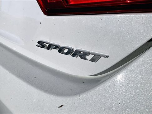 Used 2018 Honda Accord Sport image 9