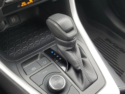 Certified 2025 Toyota RAV4 LE image 31