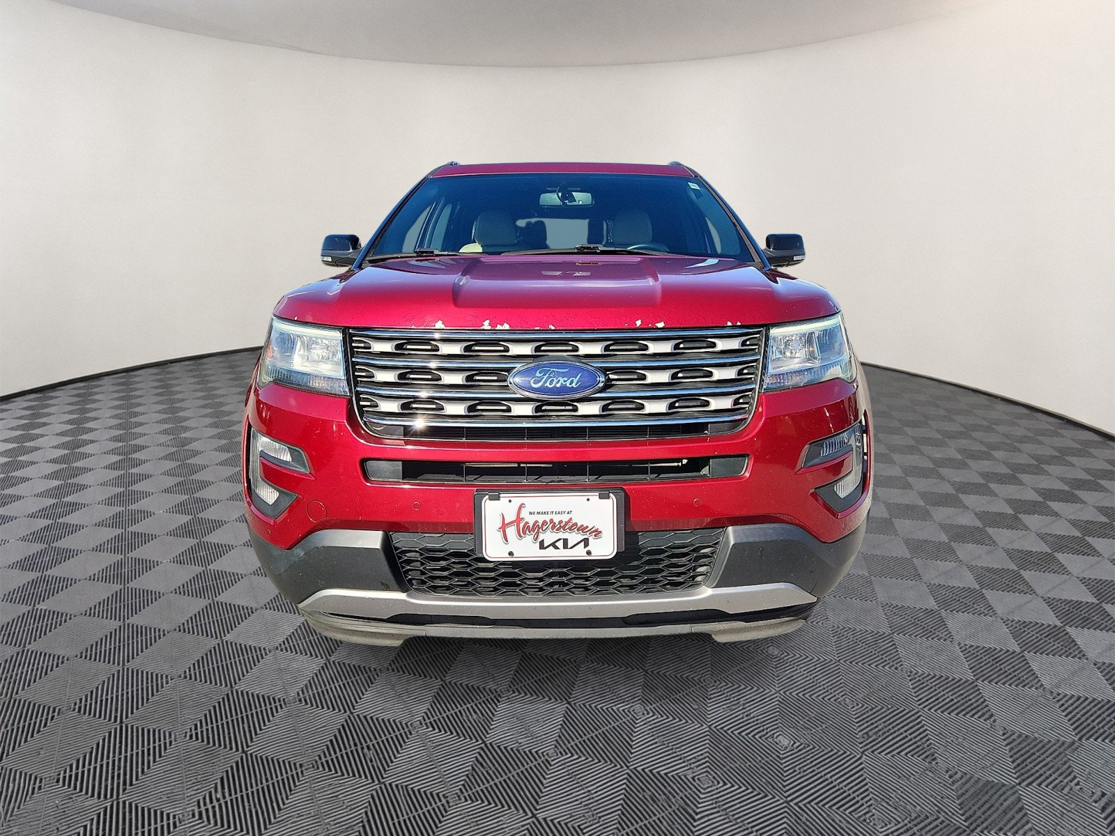 Used 2017 Ford Explorer XLT w/ Equipment Group 202A AWD/4WD image 2