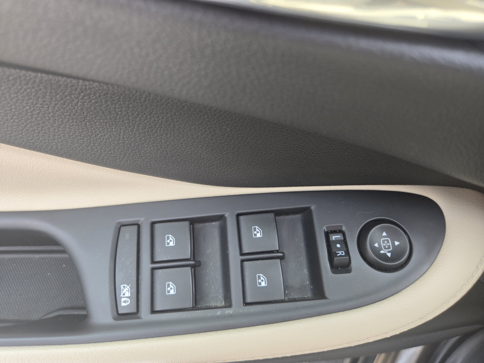 Used 2019 Buick Envision Essence w/ LPO, Active Package AWD/4WD image 13