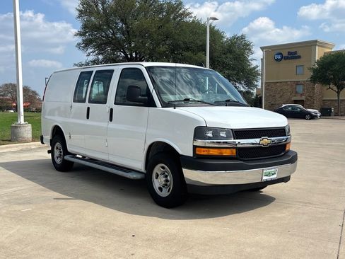 Used 2024 Chevrolet Express 2500 w/ Driver Convenience Package RWD image 5