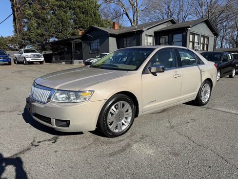 Used 2006 Lincoln Zephyr image 2