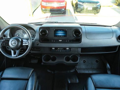Used 2020 Mercedes-Benz Sprinter 2500 image 11