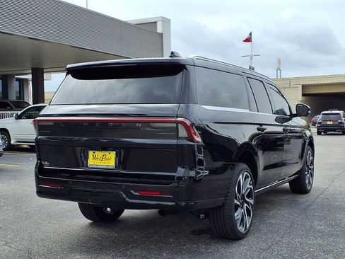 New 2026 Lincoln Navigator L Black Label AWD/4WD image 2