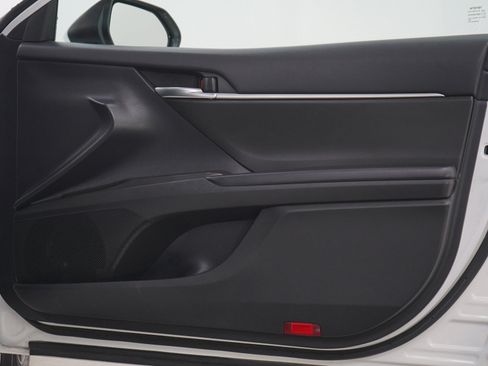 Used 2022 Toyota Camry SE FWD image 9