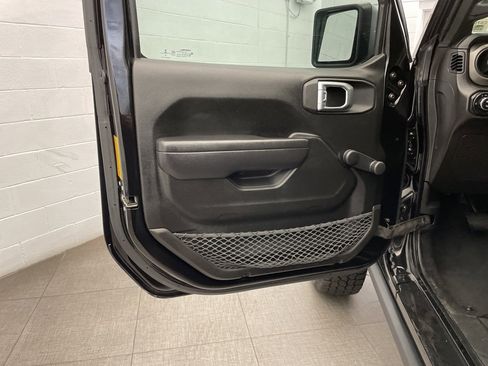 Certified 2022 Jeep Gladiator Sport w/ Trailer Tow Package image 19