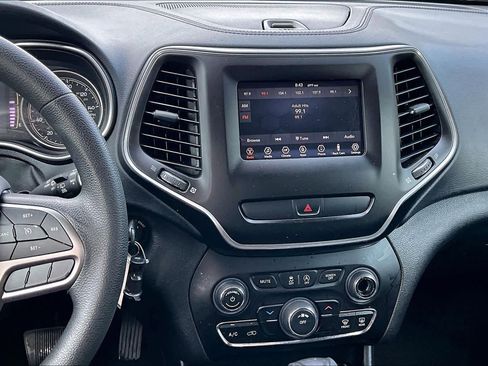 Used 2020 Jeep Cherokee Latitude image 7