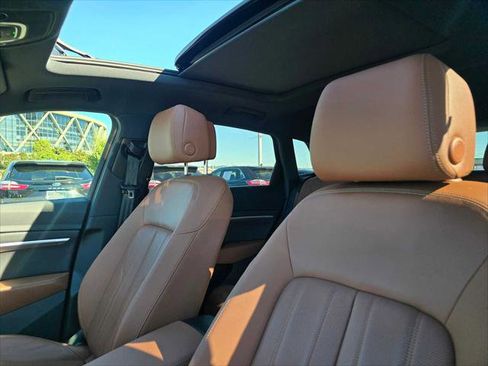 Used 2024 Audi Q8 e-tron Premium Plus image 24