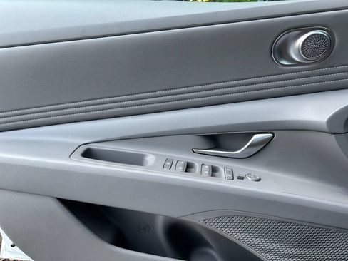 New 2025 Hyundai Elantra SEL FWD image 15