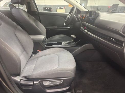 Used 2025 Kia K4 LXS image 25