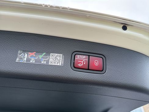 Used 2024 Mercedes-Benz GLC 300 4MATIC image 28