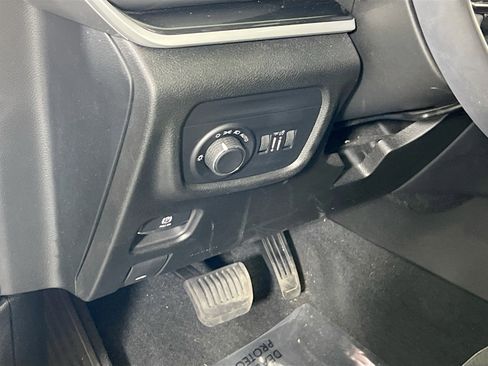 Used 2023 Jeep Grand Cherokee Altitude image 10