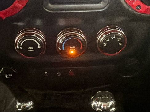 Used 2015 Jeep Wrangler Sport w/ Connectivity Group AWD/4WD image 15