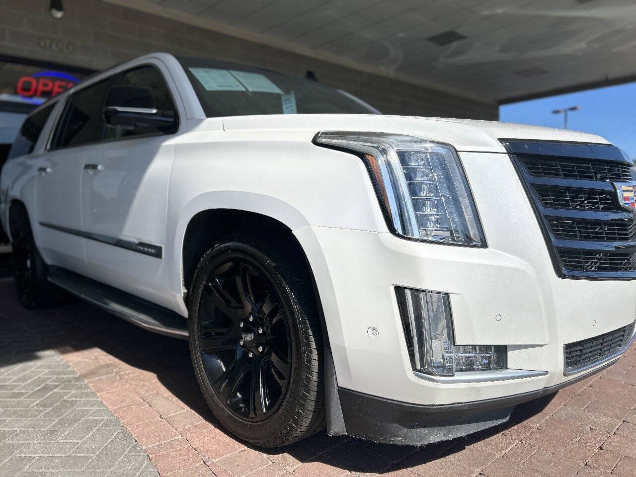 Used 2017 Cadillac Escalade ESV Luxury AWD/4WD image 23