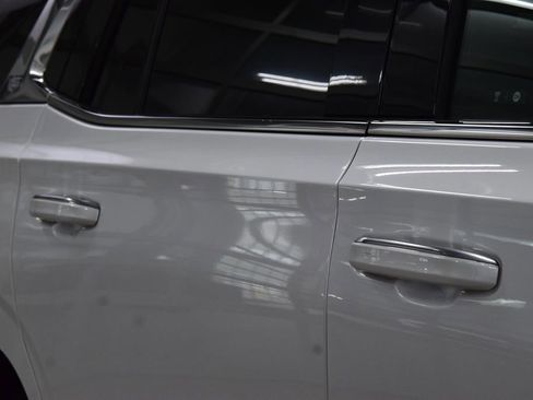 Used 2023 Cadillac Escalade Premium Luxury AWD/4WD image 17