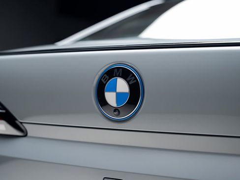 Used 2024 BMW i7 xDrive60 w/ M Sport Package RWD image 29