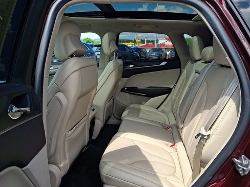 Certified 2019 Lincoln MKC Reserve w/ MKC Climate Package AWD/4WD image 9