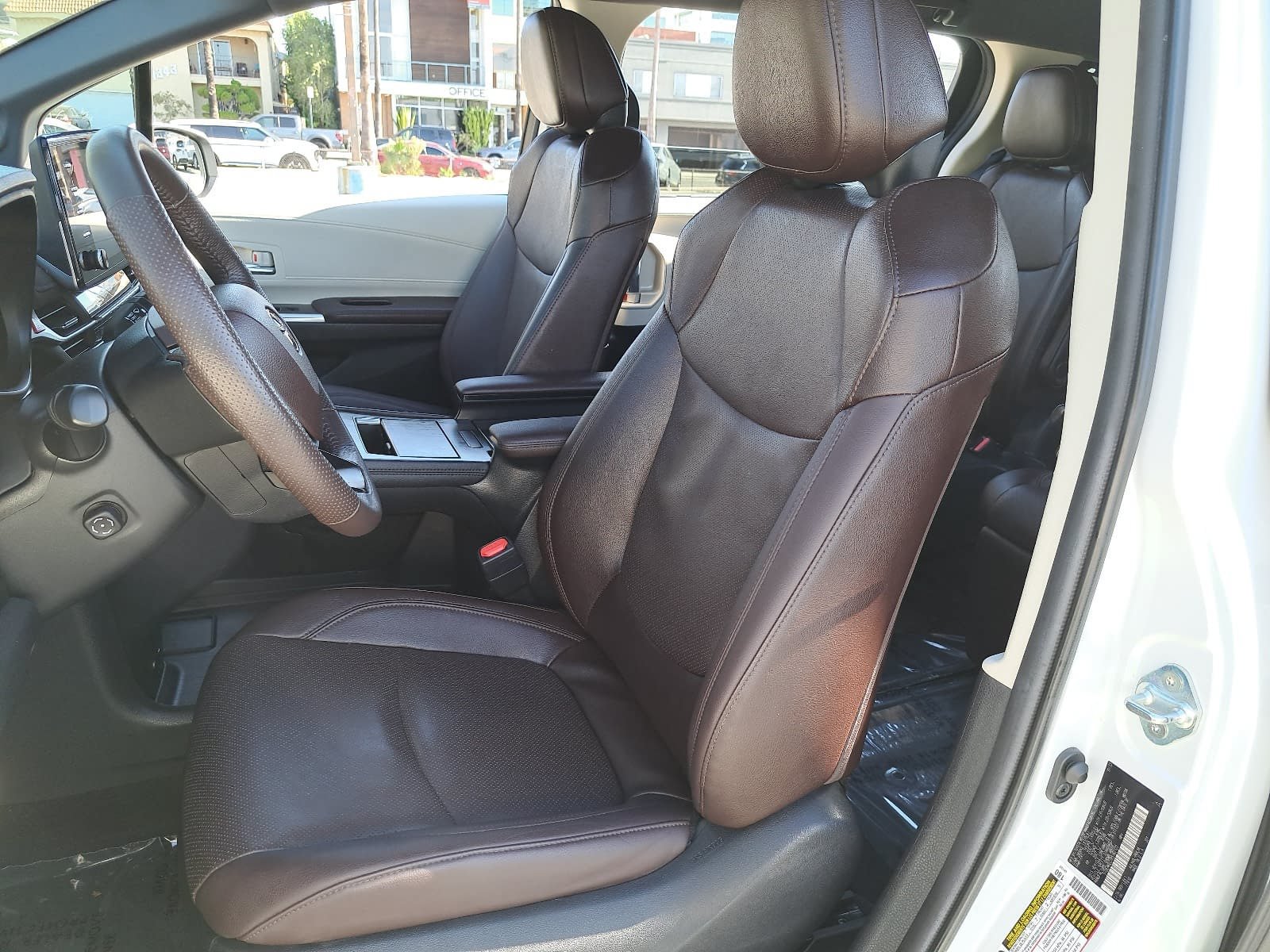 Used 2024 Toyota Sienna Platinum FWD image 17
