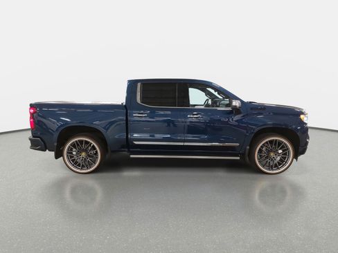 Used 2022 Chevrolet Silverado 1500 High Country w/ High Country Premium Package image 4